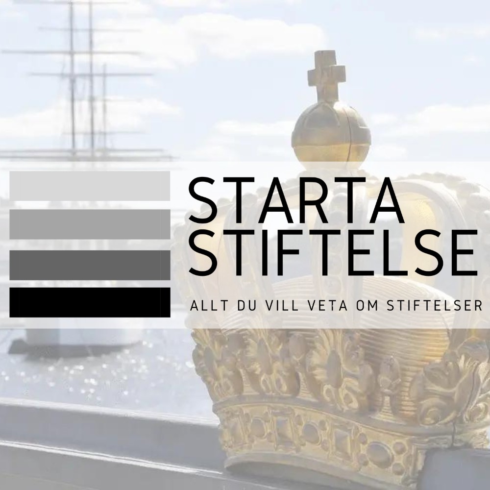 Starta Stiftelse logo med bakgrund från bron till Skeppsholmen och Af Chapman fartyget i bakgrunden 